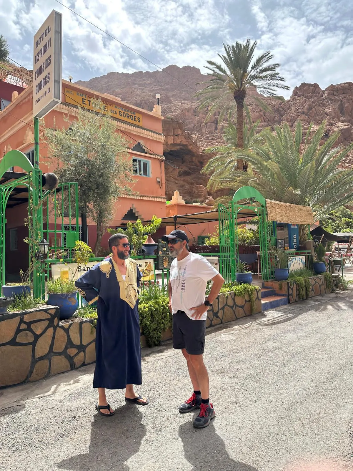 Gorges du Todra — canyon aux parois rouges de 300 mètres