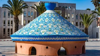 A blue and white building featuring a prominent dome on top, set against a clear sky.une journée à Safi
