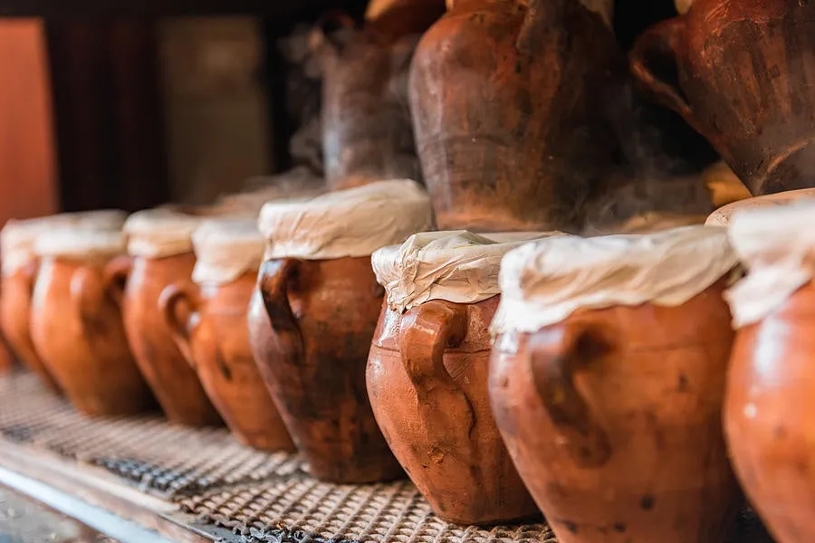 Tanjia Marrakech authentique dans pot en terre cuite traditionnel