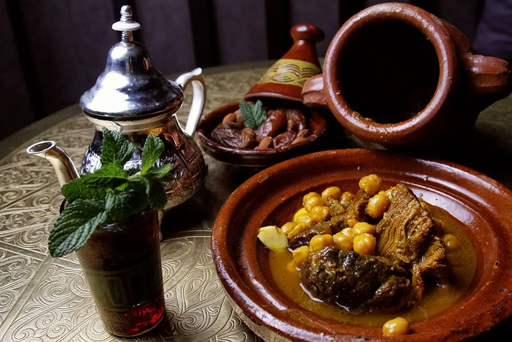 Dégustation de Tanjia Marrakech dans un restaurant traditionnel avec guide local