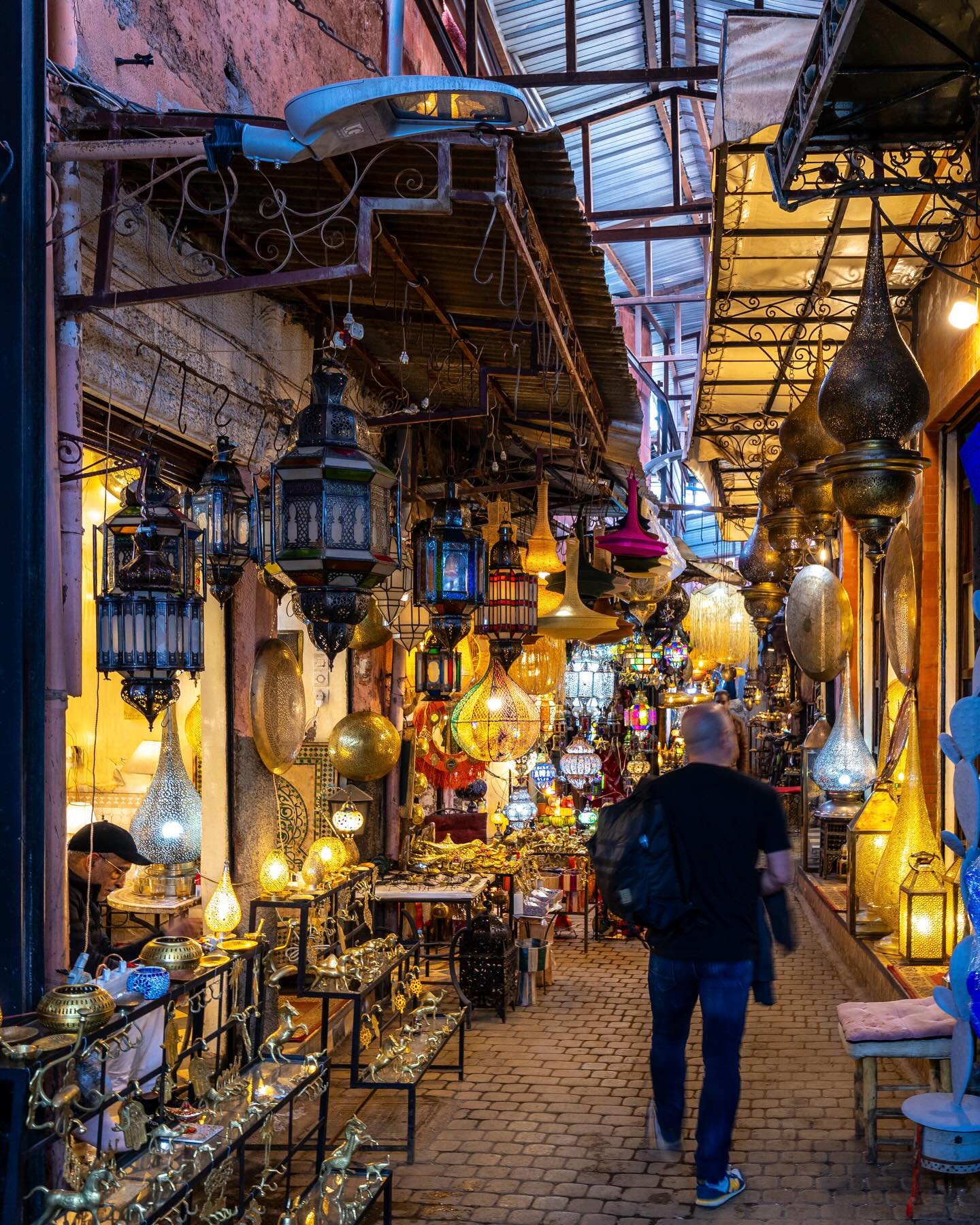 Souks marocains — conseils pratiques pour éviter les arnaques touristiques