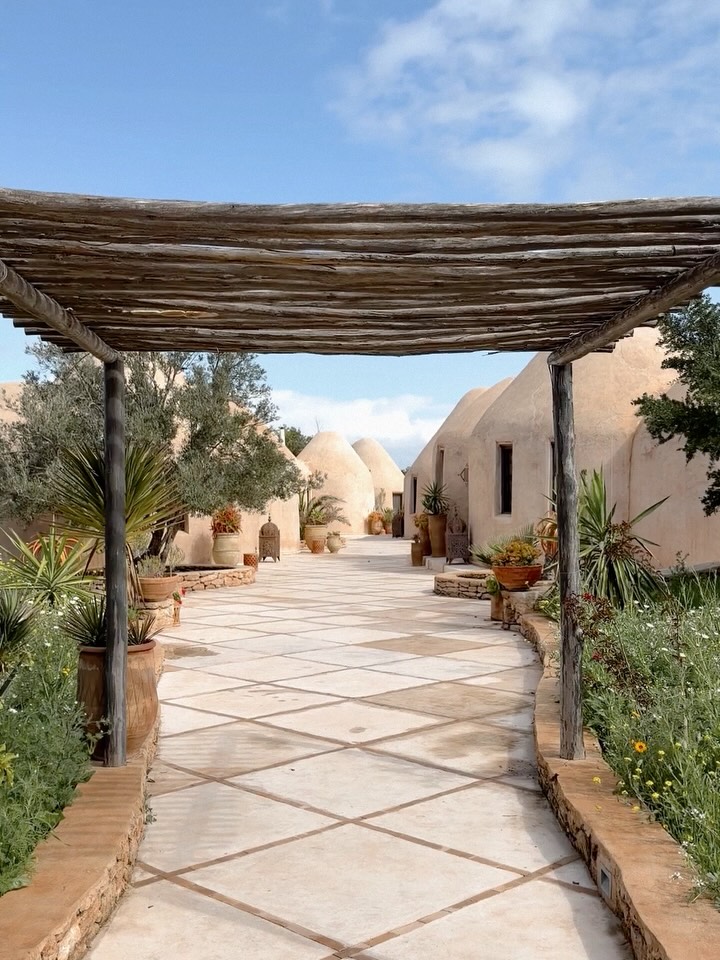 Paysage du Maroc — montagnes et ancienne médina