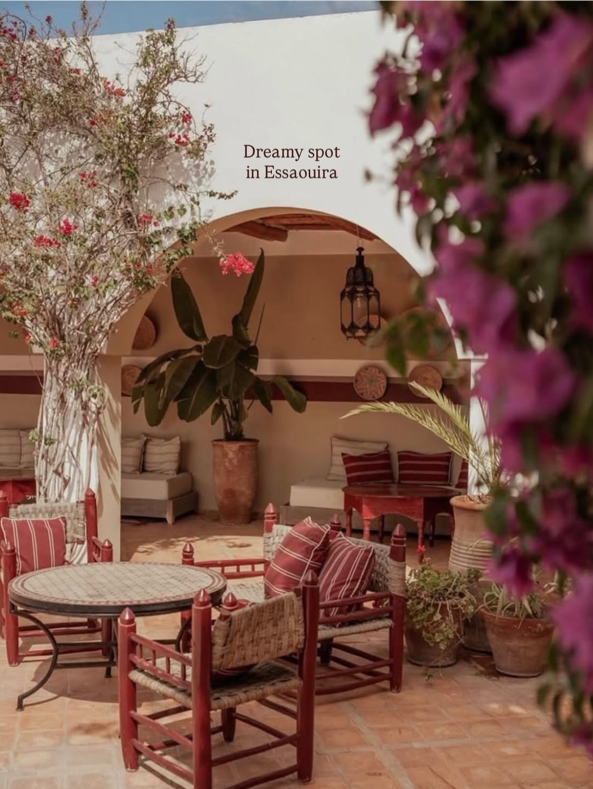 Pour quoi le Maroc est-il connu — vue panoramique d'une médina marocaine au coucher du soleil