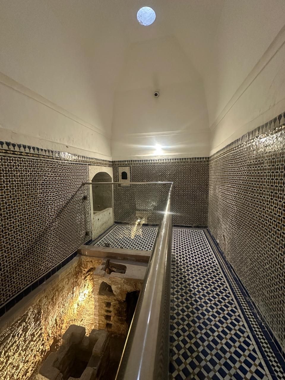 Vitrine du musée à l'intérieur du palais Dar El Bacha Marrakech